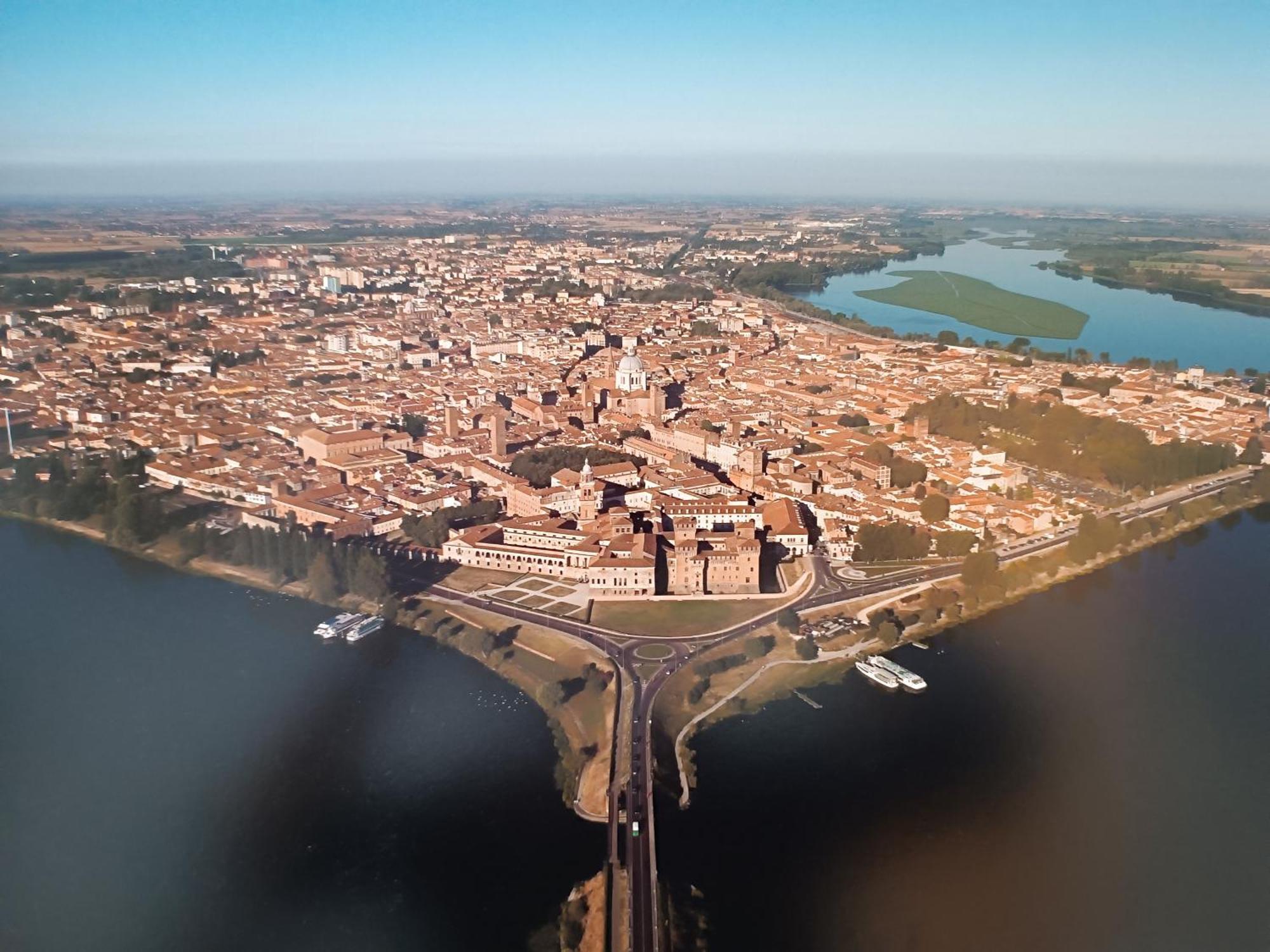 Residenza Tosca Apartment Mantova Bagian luar foto